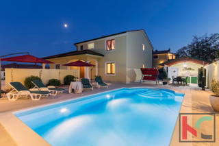 Istria, Dignano, casa 254m2 con piscina in una posizione tranquilla, #vendita