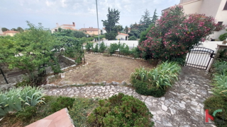 Istria, Ližnjan, casa ben tenuta con giardino paesaggistico in una posizione tranquilla, parziale vista mare, #vendita