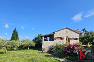 POREČ, KAŠTELIR, AFFASCINANTE VILLA INDIPENDENTE IN VENDITA