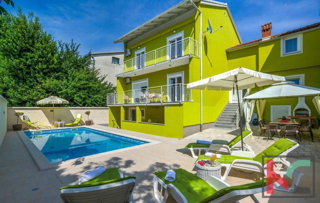 Istria, Pola, casa ristrutturata con piscina e giardino paesaggistico di 311m2, garage