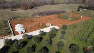 MARČANA, TERRENO CON PERMESSO PER CASA CON PISCINA #VENDITA