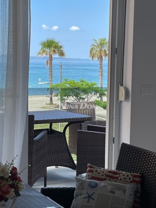 lato sud dell'isola di Vir, a 100 metri dal mare.