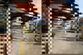 Proprietà familiare con garage e ampio giardino a 180 m. dal mare