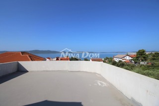 Casa con un ampio cortile a Sukosan