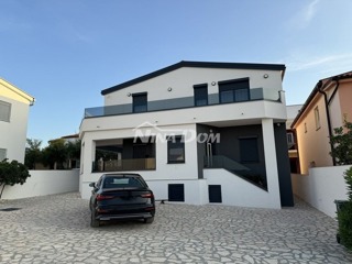 proprietà splendidamente decorata con vista sul mare aperto