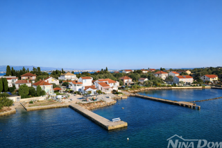 PRIMA FILA SUL MARE
DALMAZIA – ZADAR – MARINA SUTOMIŠĆICA – ISOLA DI UGLIANO