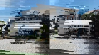 Lato sud a 90 metri dal mare condominio con giardino