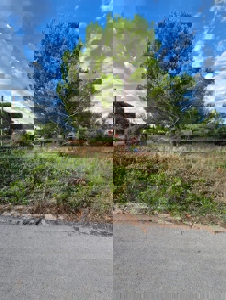 Terreno edificabile di 412 m2, forma regolare.