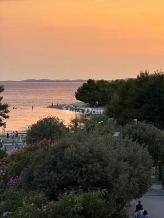 Appartamento in bella posizione con due posti auto e cantina.