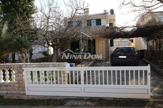 Proprietà di famiglia splendidamente arredata e tenuta, con garage.