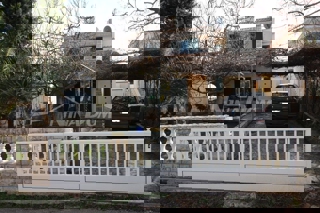 Proprietà di famiglia splendidamente arredata e tenuta, con garage.