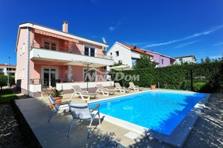 Casa mediterranea con piscina e due appartamenti a Zara "Investimento ideale!"