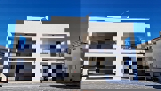 Nuovo edificio, piano terra, giardino, spiaggia Prezid 260 m. (acqua e fognatura)