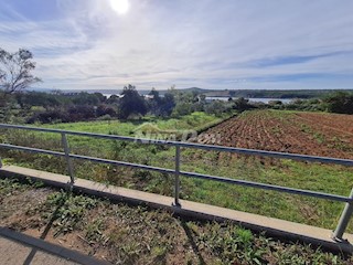 Terreno edificabile a Posedarje, a 600 metri dal mare con vista panoramica