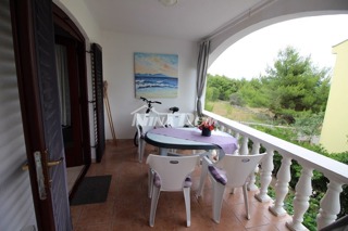 Appartamento con due camere da letto sul lato sud di Vir, primo piano