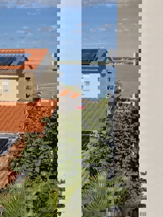 Appartamento 1° piano, lato sud a 50 metri dal mare con vista mare