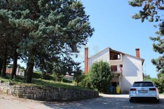 Pazin - casa familiare con 2 appartamenti e ampio giardino