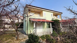 Baška - casa con 2 appartamenti in una zona tranquilla