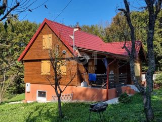 Krnjak - vendita della casa in legno con soppalco