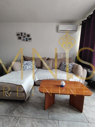 Novi Vinodolski, appartamento 75m2, 3 camere più soggiorno con angolo cottura, in vendita!