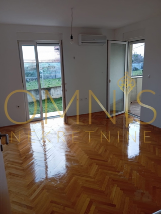 Appartamento al piano terra con giardino e loggia – Saršoni, Viškovo