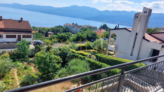 Piano di una casa indipendente con vista mare e potenziale commerciale – Marčeljeva Draga, Fiume