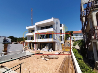 Appartamento di lusso con piscina e giardino – 152 m² + 200 m² di spazio esterno privato