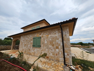 NUOVA VILLA 250 M2 CON PISCINA - ISOLA DI KRK