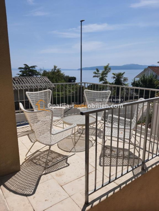 CASA CON 3 APPARTAMENTI LONTANO DAL MARE 50 M - RIVIERA DI ABBAZIA