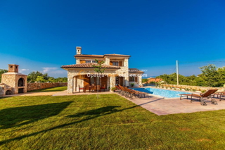 NUOVA VILLA IN PIETRA CON PISCINA-KRK