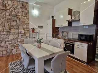 Istria, Ližnjan, appartamento al piano terra, 3 camere, giardino e piscina comuni