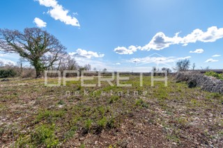 Terreno edificabile Kanfanar 900m2