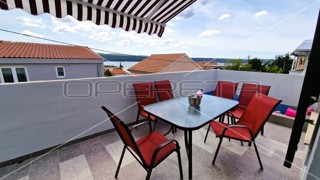 Casa con 2 appartamenti, garage, vista, 300 m dal mare, Kruševo, 233 m2,