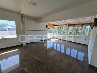 Appartamento monolocale ristrutturato a Gripama, 83 m2.