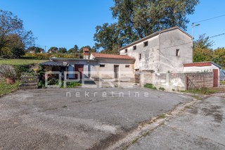 Istria, Pićan - Proprietà con casa e 4 edifici aggiuntivi