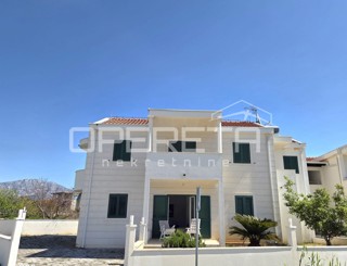 SUĆURAJ, ISOLA DI HVAR - IMMOBILE ESCLUSIVO IN PRIMA LINEA AL MARE