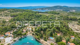 Terreno edificabile in 1ª fila sul mare, Šolta, Rogač