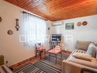 Casa di vacanza con 404 m² di terreno in una zona tranquilla di Zaton