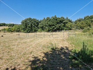 Istria, Marčana, terreno edificabile di 1112 m2 a uso commerciale con permesso di costruzione