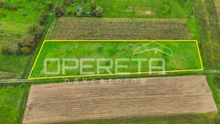 Terreno edificabile con accesso da due lati, Jakovlje