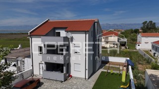 Sabunike - Casa con tre appartamenti arredati, 700m dal mare