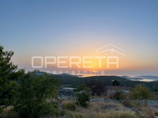 Terreno in posizione tranquilla con vista mare, 1.800 m2, Dvornica