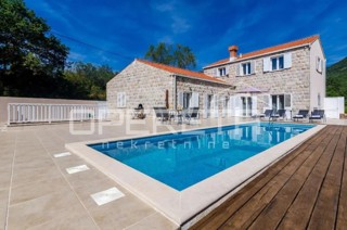Vitaljina, Konavle - casa di 196 m2 con piscina su un terreno di 775 m2