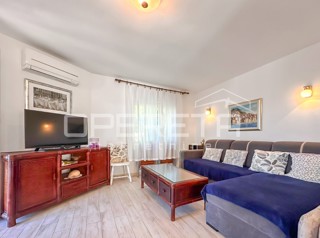 Appartamento con tre terrazze, a 30 m dal mare a Jadrija