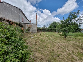 Casa da adattare con molto potenziale, nei dintorni di Barbana.