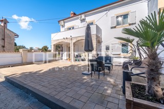 Istria, Marčana, casa con 3 camere da letto, piscina e garage, posizione tranquilla