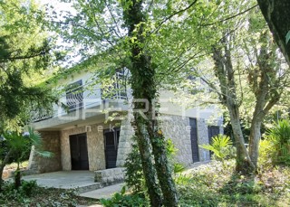Njivice, Isola di Krk – Affascinante casa in pietra con vista mare, grande terrazza e verdeggianti giardini