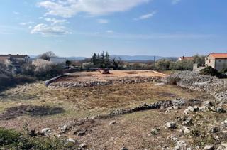 Otok Krk, Malinska – Vendita di terreno edificabile in una posizione tranquilla, 745 m2