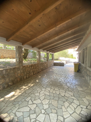 Malinska - house with commercial space and furnished apartment