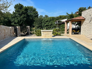 <Villa rustica di lusso con piscina - Isola di Krk>